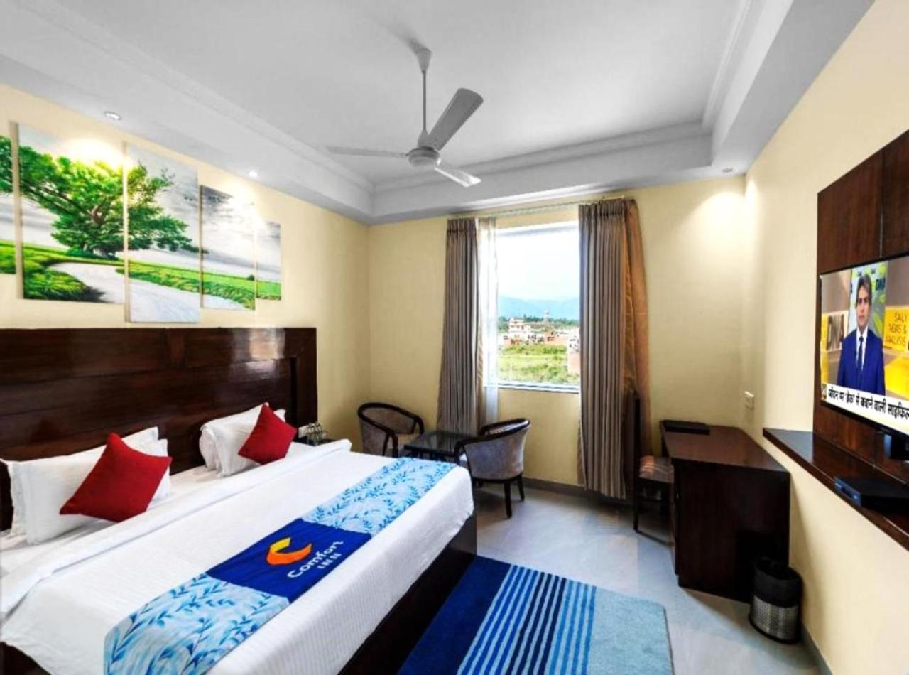 Inde Reva Resort Rishikesh ริชิเคช ภายนอก รูปภาพ
