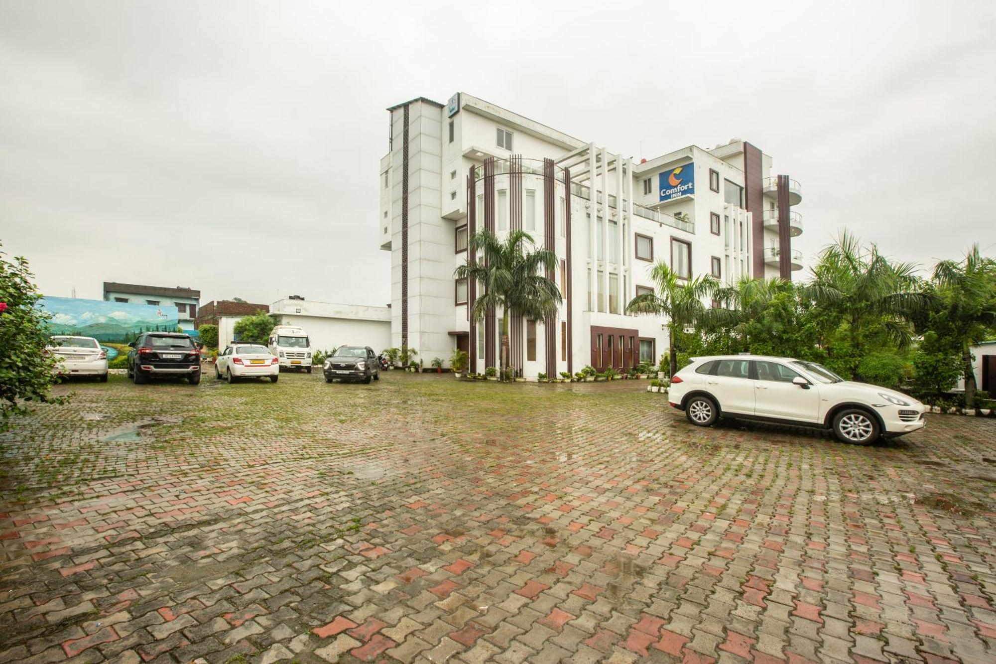 Inde Reva Resort Rishikesh ริชิเคช ภายนอก รูปภาพ