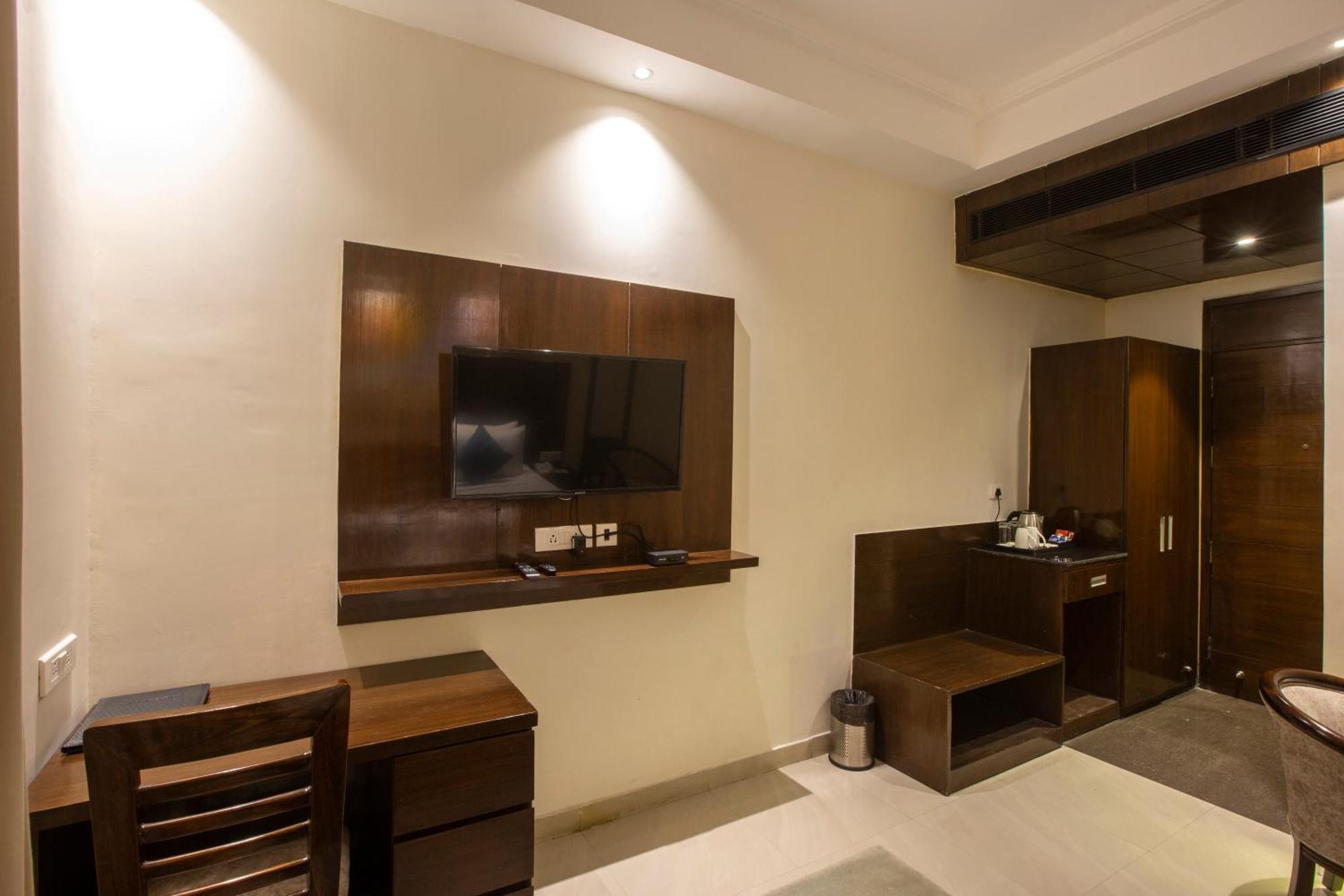 Inde Reva Resort Rishikesh ริชิเคช ภายนอก รูปภาพ